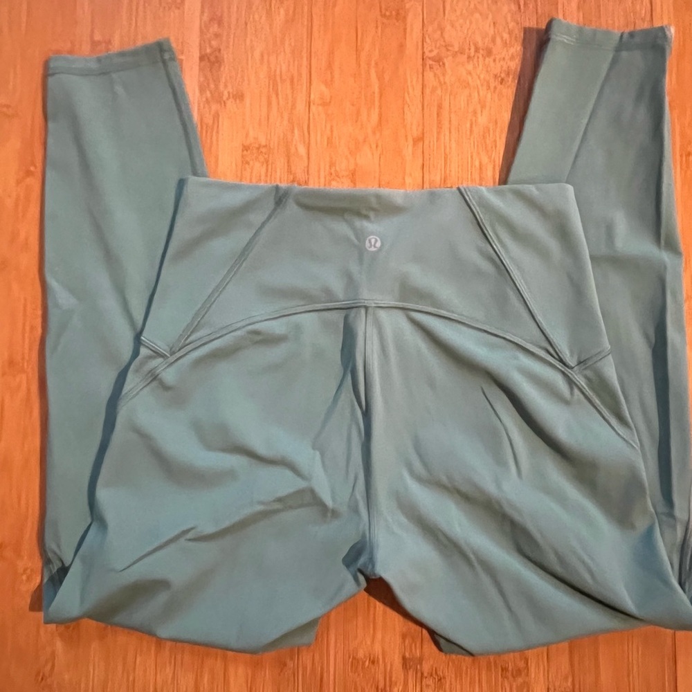 Lululemon Train times 25” legging. Good condition. Snags on mesh.